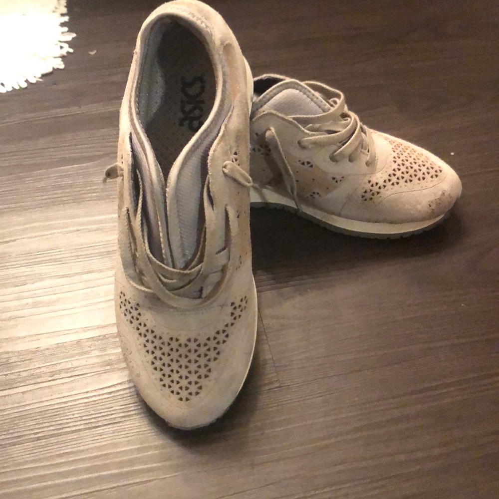 ASICS - Picture 3 of 3